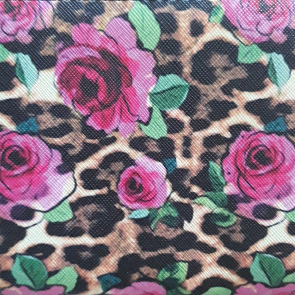 Tahari RFID pretty wristlet - Picture 11 of 14